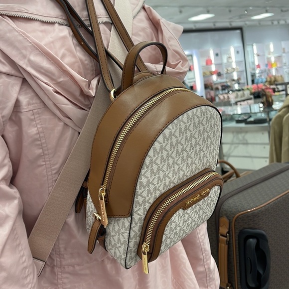 Michael Kors Ladies Backpack Bag Jaycee XS Conv Zip Backpack Vanilla - Picture 3 of 16